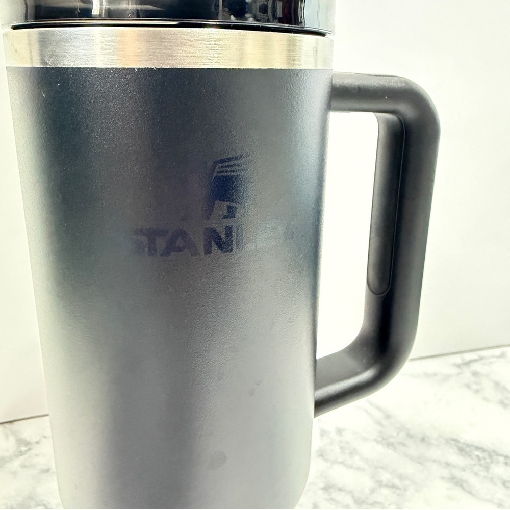 Stanley 30 oz stainless Steel H2.0 Flowstate Quencher Tumbler Black - Picture 3 of 7